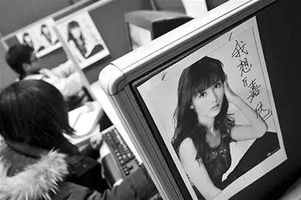 或者貼上劉嘉欣的照片 或者貼上劉嘉欣的照片