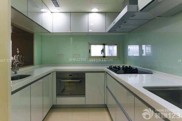 廚房裝修注意：使用有層次的燈光